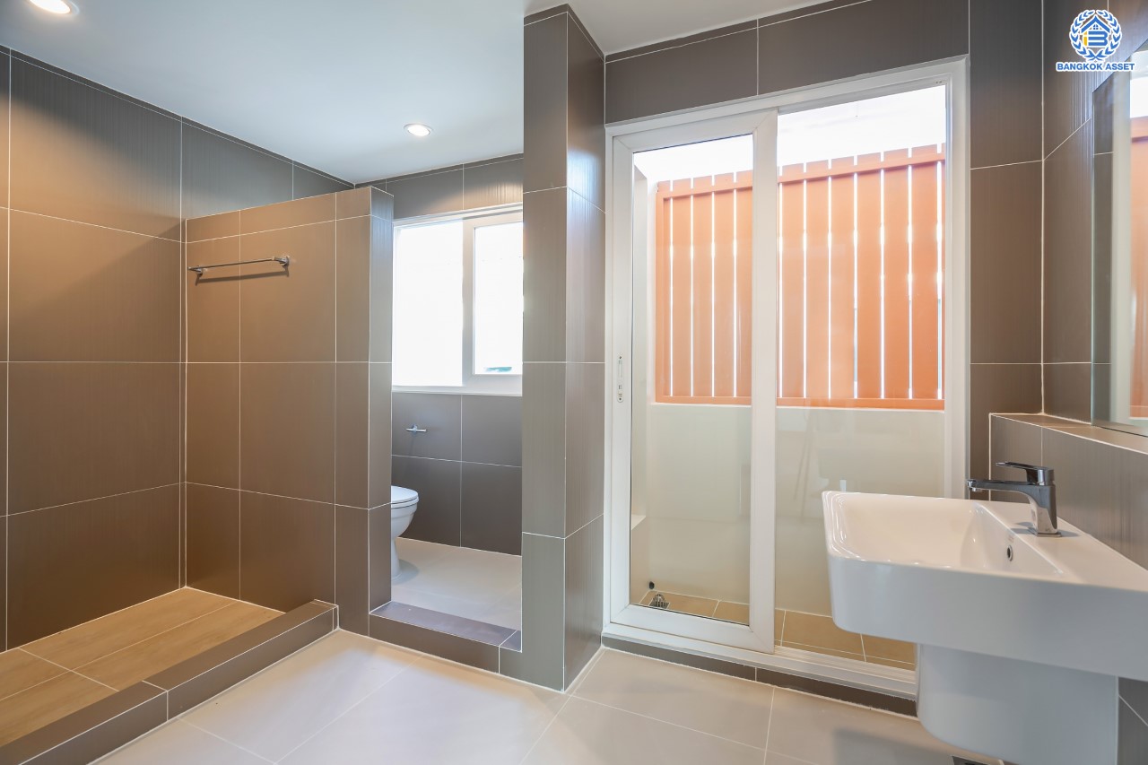 บ้านมือสองตกแต่งใหม่ คุณภาพแบรนด์ Q.House ม.คาซ่าวิลล์ ราชพฤกษ์-แจ้งวัฒนะ เนื้อที่ 50.6 ตร.ว. ฟังก์ชัน 3 ห้องนอน 2 ห้องน้ำ จอดรถได้ 2 คัน ทำเลศักยภาพ ติดถนนราชพฤกษ์ ใกล้ทางด่วนแจ้งวัฒนะ และเซ็นทรัลแจ้งวัฒนะ